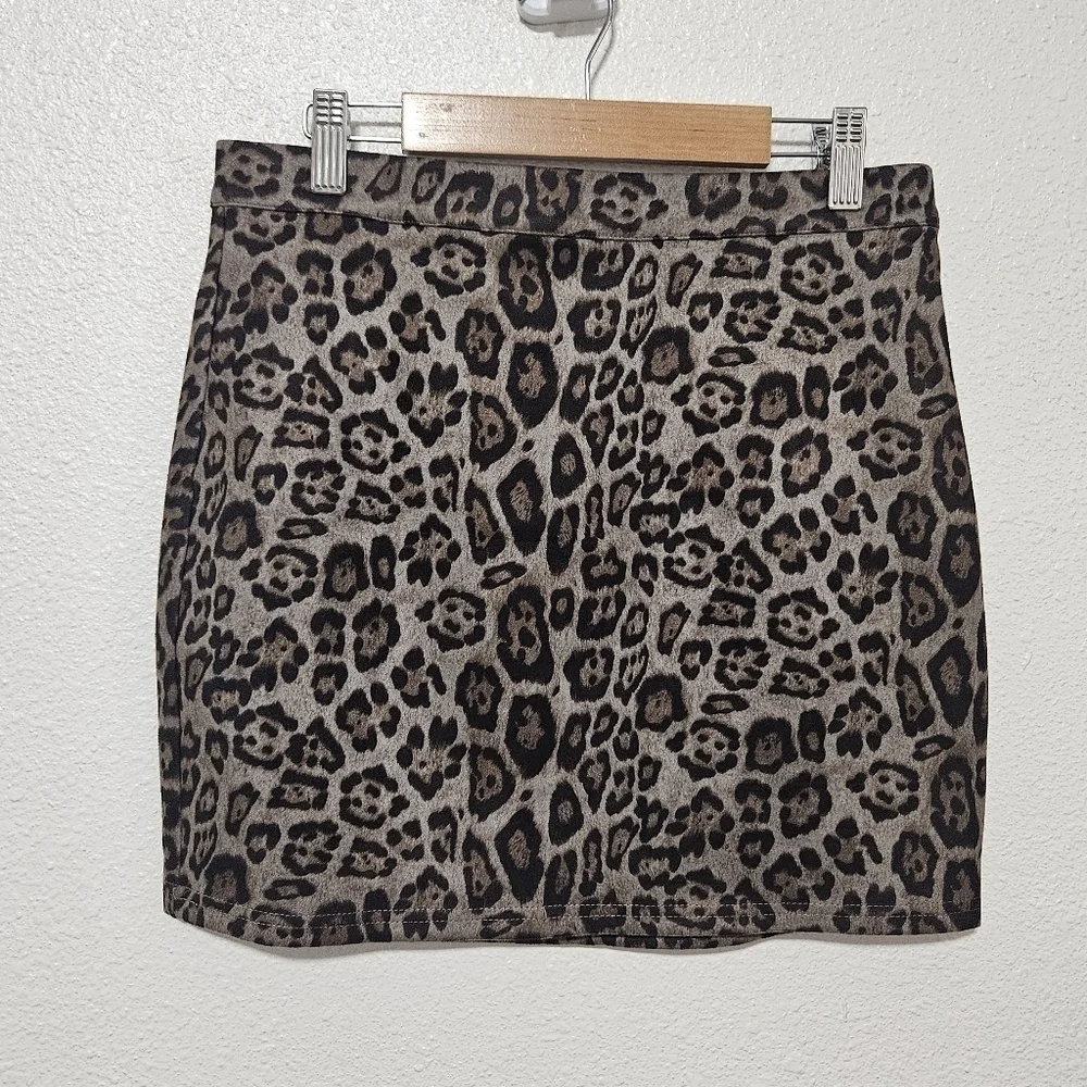 Revolve Superdown mini leopard print skirt size small